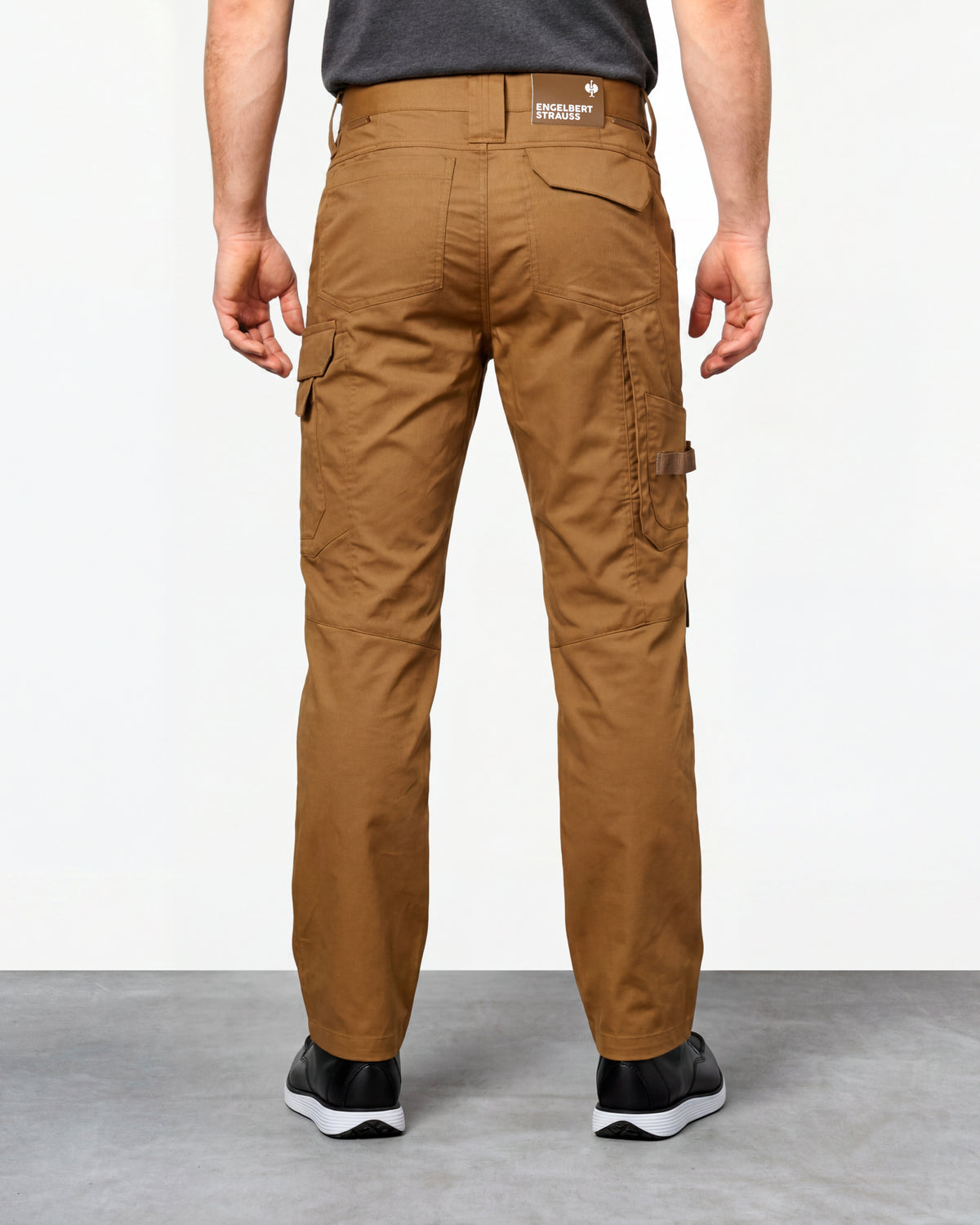 Work Pants e.s.concrete light in desert brown worn by a model, rear view