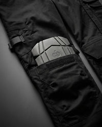 Close-up of pocket and workwear details on Work Pants e.s.concrete light in black