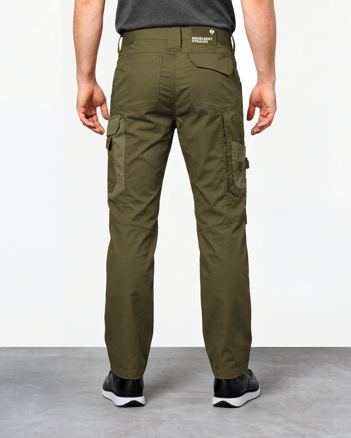 Work Pants e.s.concrete light in mud green and stipa green worn by a model, rear view
