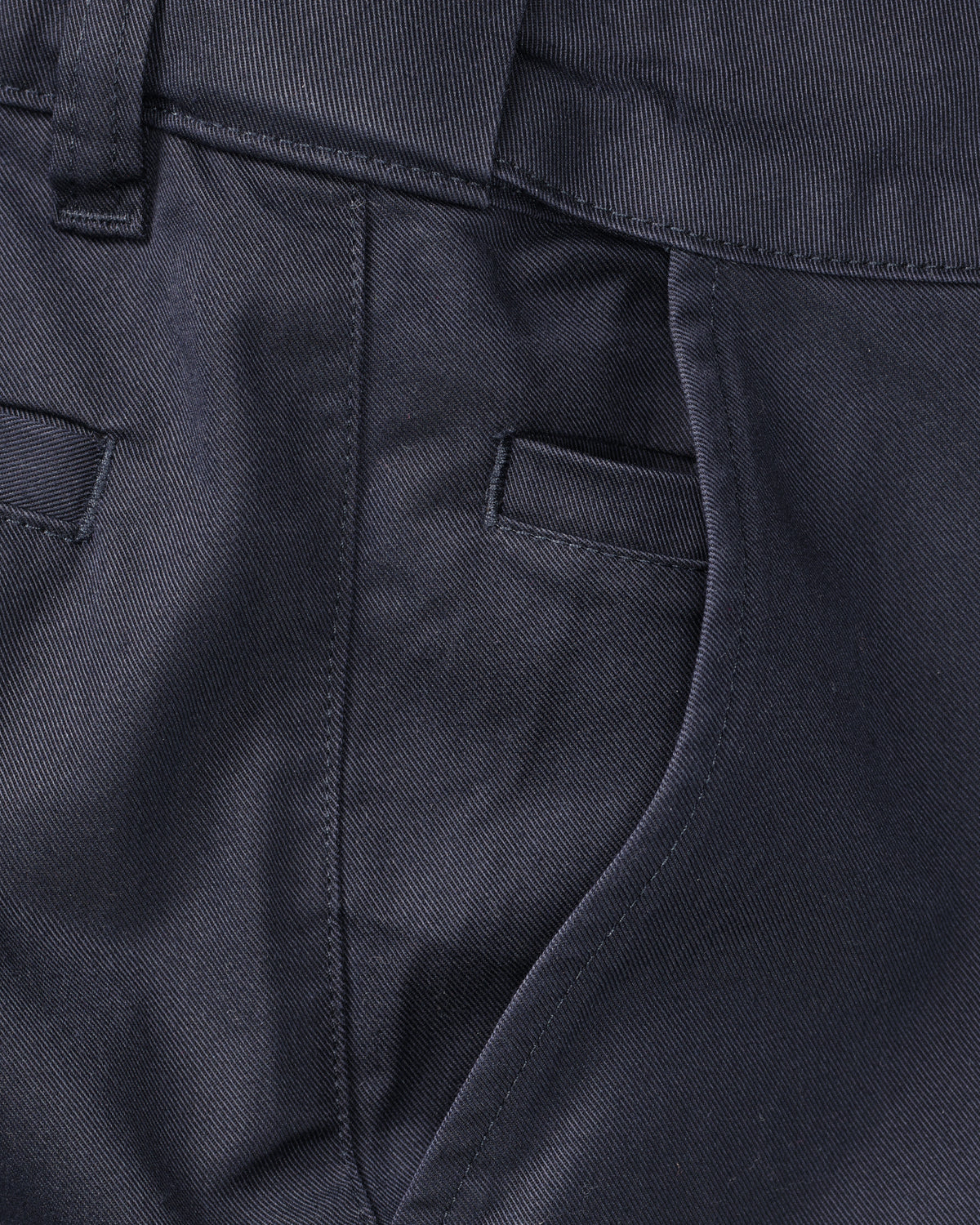 Close-up of chino fabric and seams on Chino Pants e.s.e:pic in nero blue