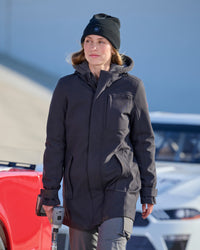 STRAUSS women's e.s.e:pic waterproof rain coat in black in use on the job