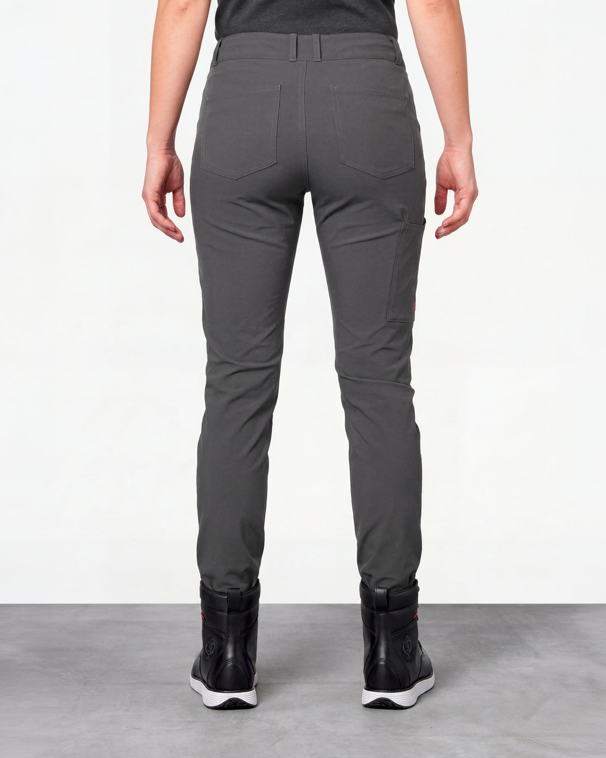 Women's Leggings e.s.e:pic in carbon gray worn by a model, rear view