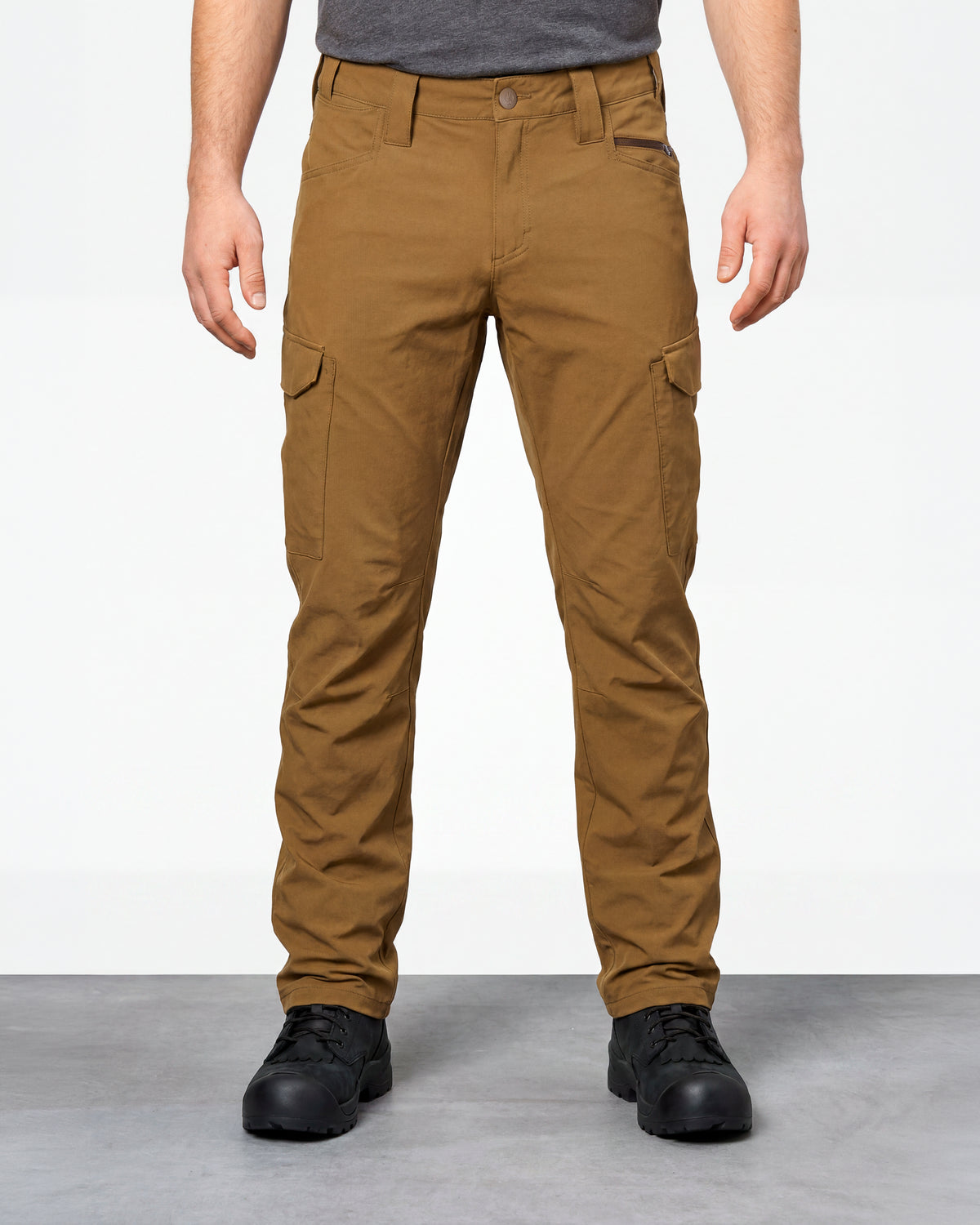 Stretch Ripstop Cargo Work Pants e.s.taktik in desert brown worn by a model, front view