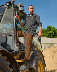 Stretch Ripstop Cargo Work Pants e.s.taktik in desert brown in use, showing fit and movement