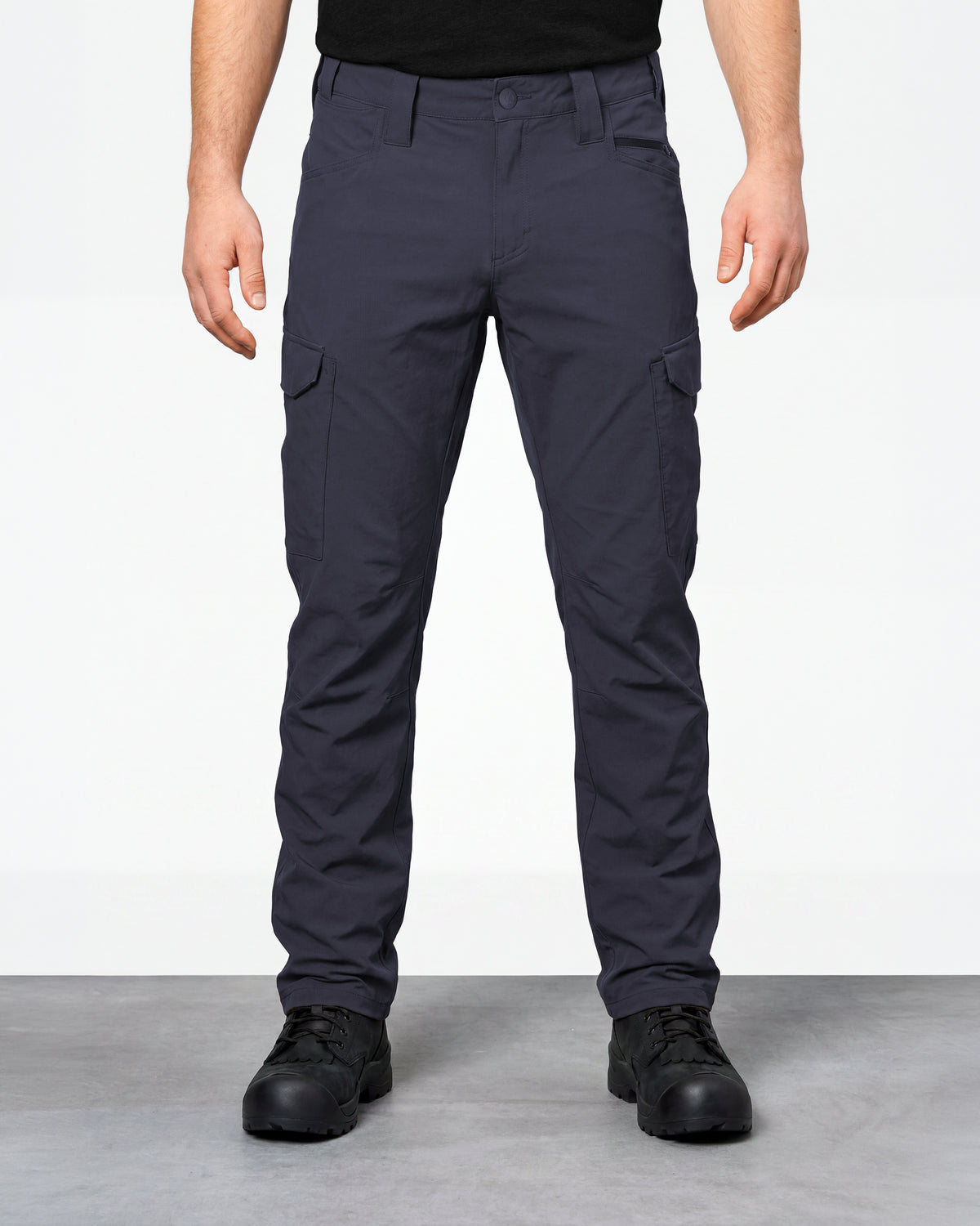 Stretch Ripstop Cargo Work Pants e.s.taktik in nero blue worn by a model, front view