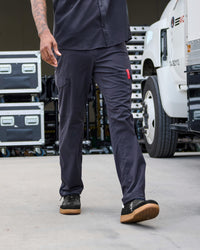 Stretch Ripstop Cargo Work Pants e.s.taktik in nero blue worn in a work setting