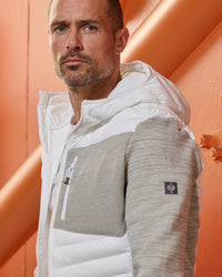 STRAUSS e.s.motion ten hybrid hooded jacket in white melange in use on the job