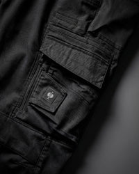 Close-up of cargo pocket details on Cargo Work Pants e.s.motion ten in oxid black