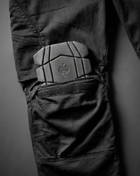 Close-up of knee pad pocket on Cargo Work Pants e.s.motion ten in oxid black
