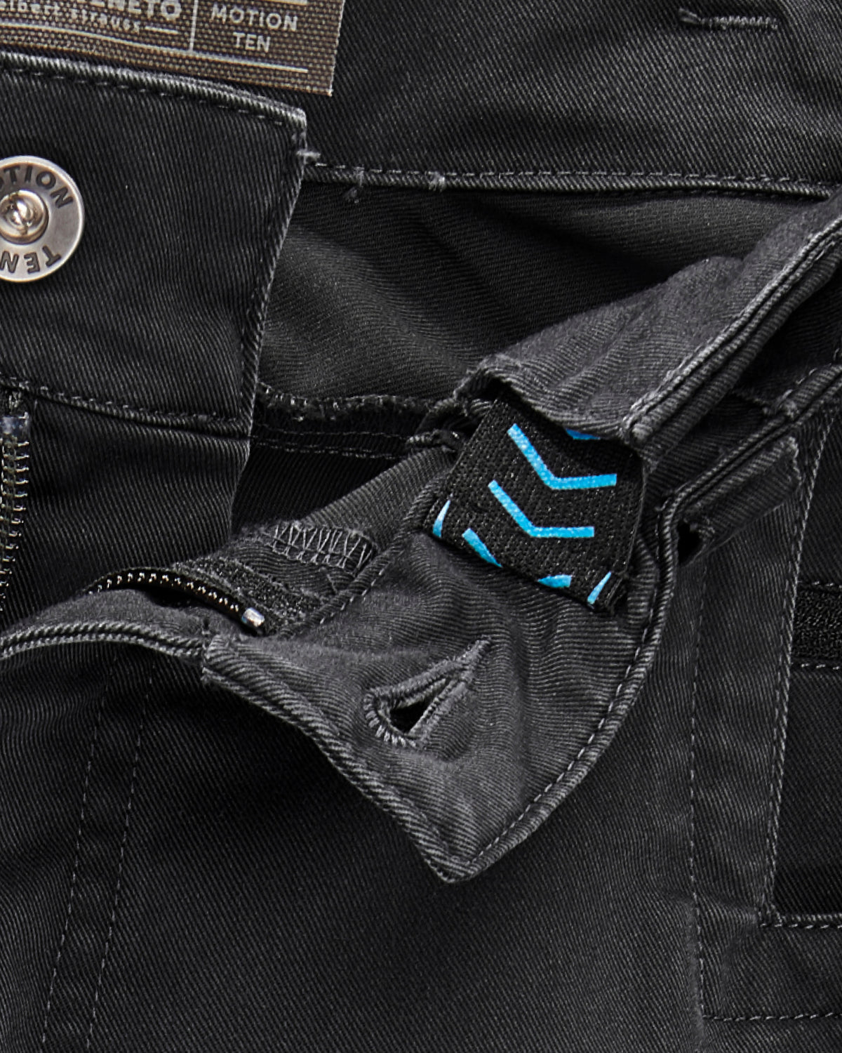 Additional close-up detail of Engelbert Strauss e.s. motion ten shorts in oxid black, showing fabric texture, stitching, and functional finishing details.