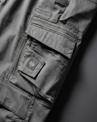 Close-up of cargo pocket details on Cargo Work Pants e.s.motion ten in granite