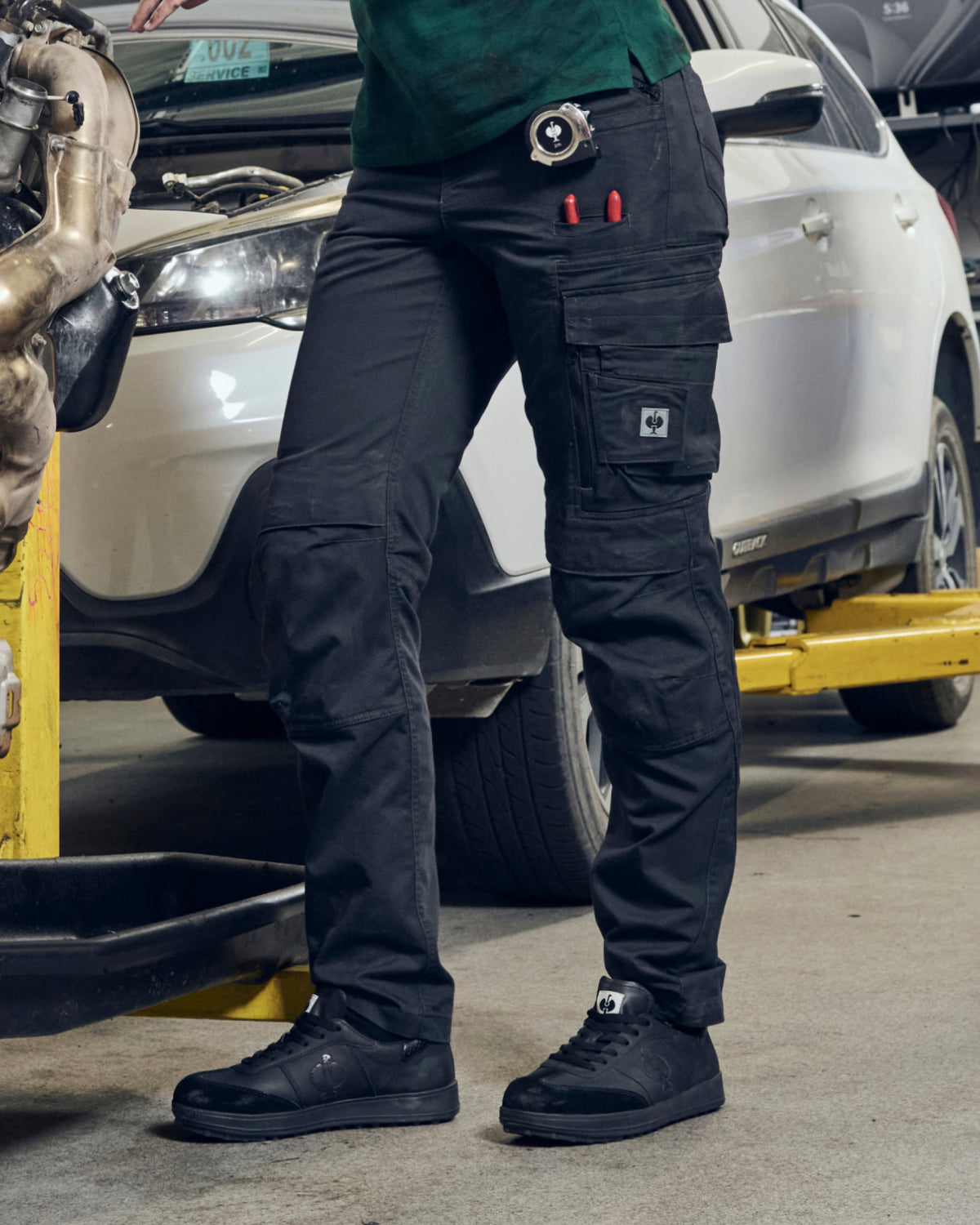 Lifestyle view of Women's Cargo Work Pants e.s.motion ten in oxid black during work