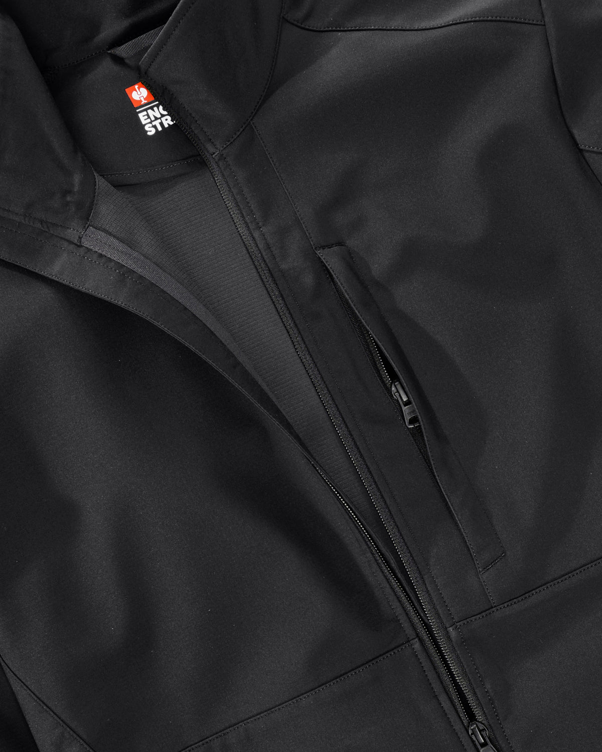Close-up of softshell fabric and zipper details on STRAUSS e.s.trail pure softshell jacket in black