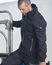 STRAUSS e.s.trail pure softshell jacket in black and carbon gray shown during outdoor work