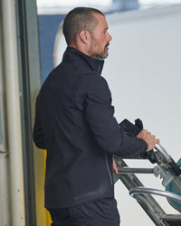 STRAUSS e.s.trail pure softshell jacket in black and carbon gray in use on the job