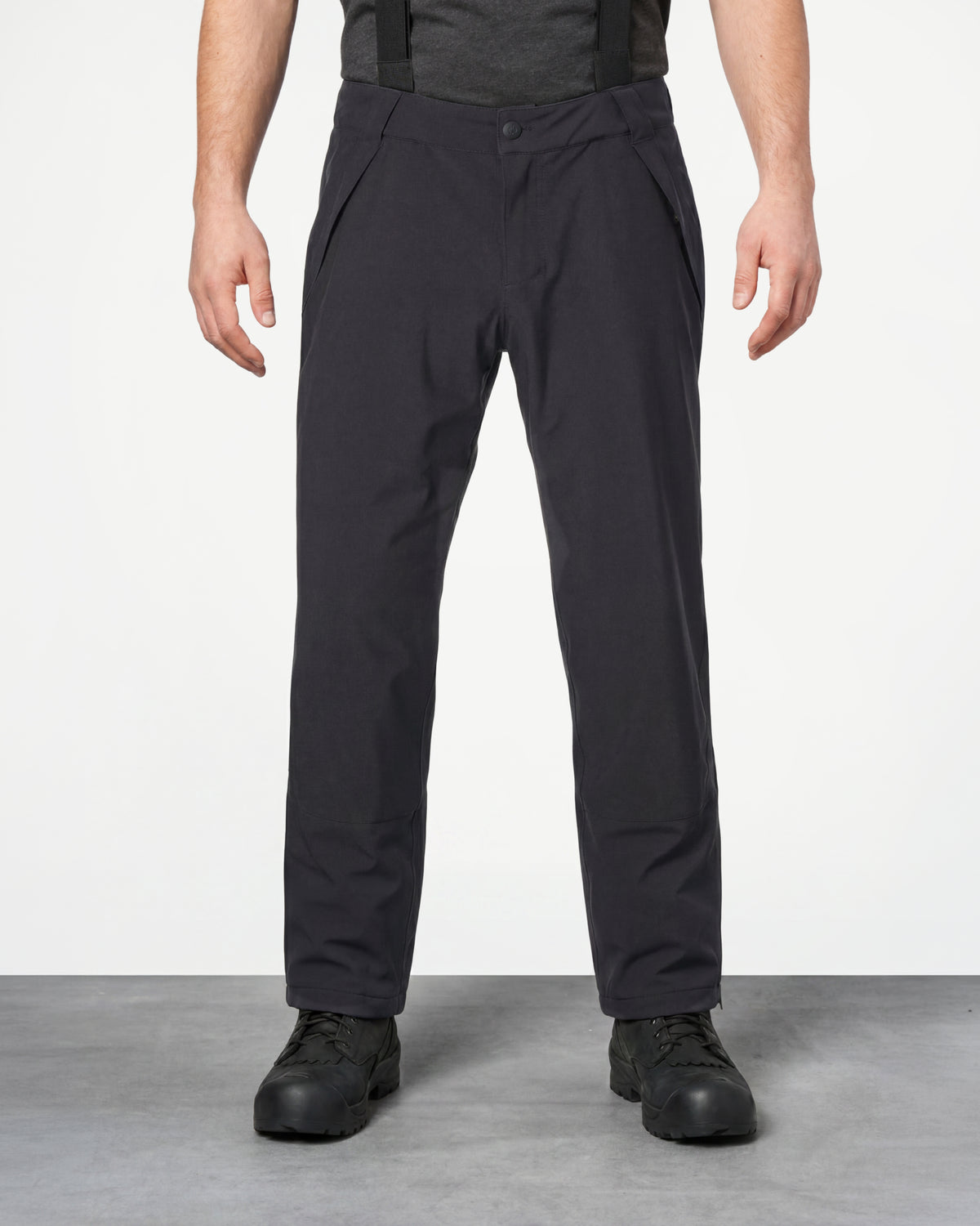 Functional Snow Pants e.s.trail pure in black worn by a model, front view
