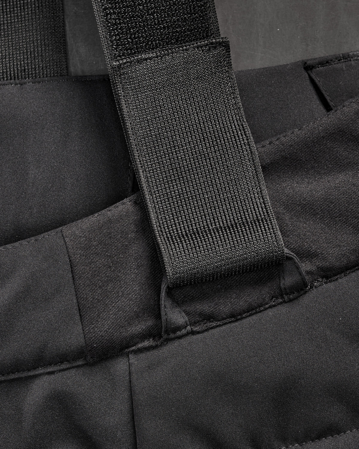 Close-up of snow pant pocket details on Functional Snow Pants e.s.trail pure in black