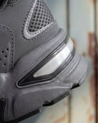 Close-up of the St. Louis Composite Toe Work Shoe outsole tread