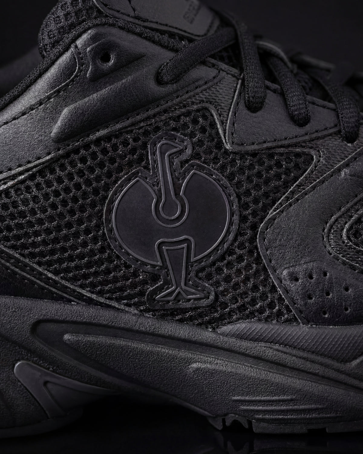 Close-up of the Black St. Louis Composite Toe Work Shoe STRAUSS logo