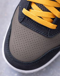 STRAUSS Eindhoven Steel Toe Work Shoe in Nero blue and Stone gray shown in use on the job