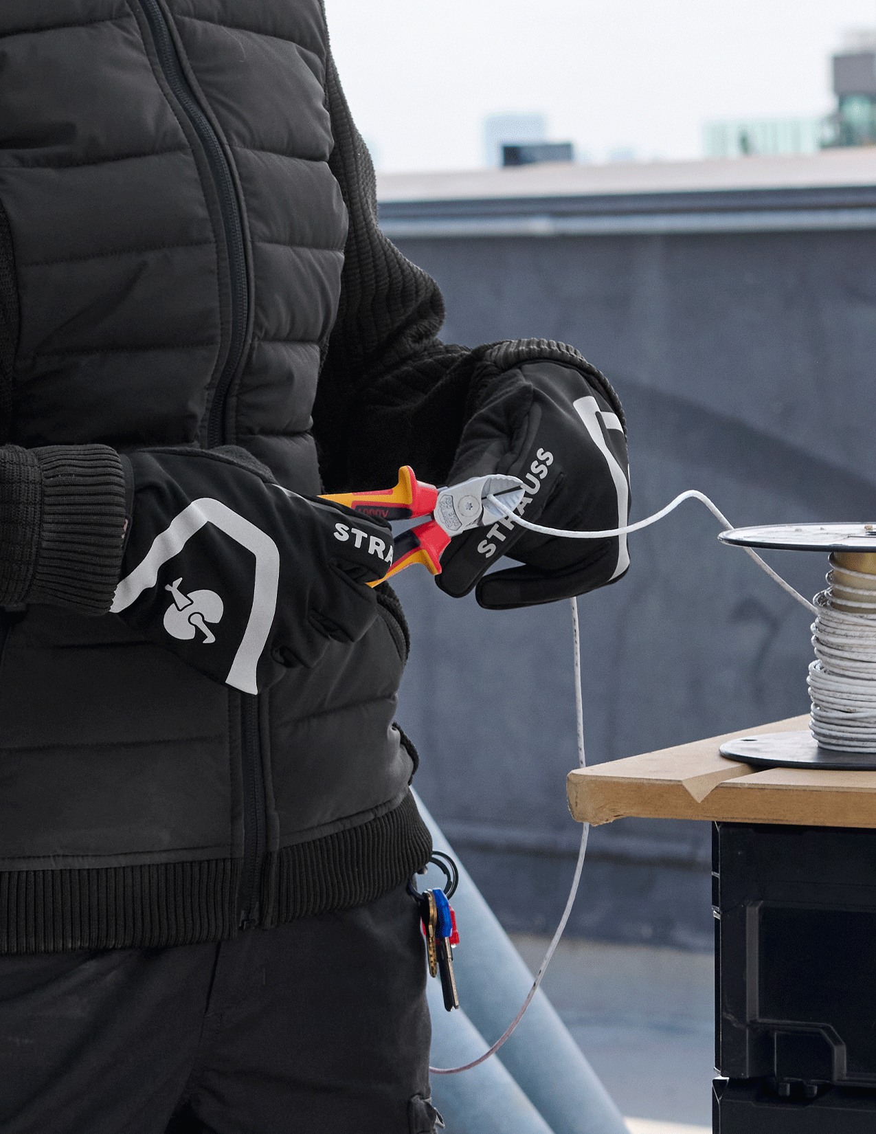 Lifetime image of Gloves e.s.trail winter in black