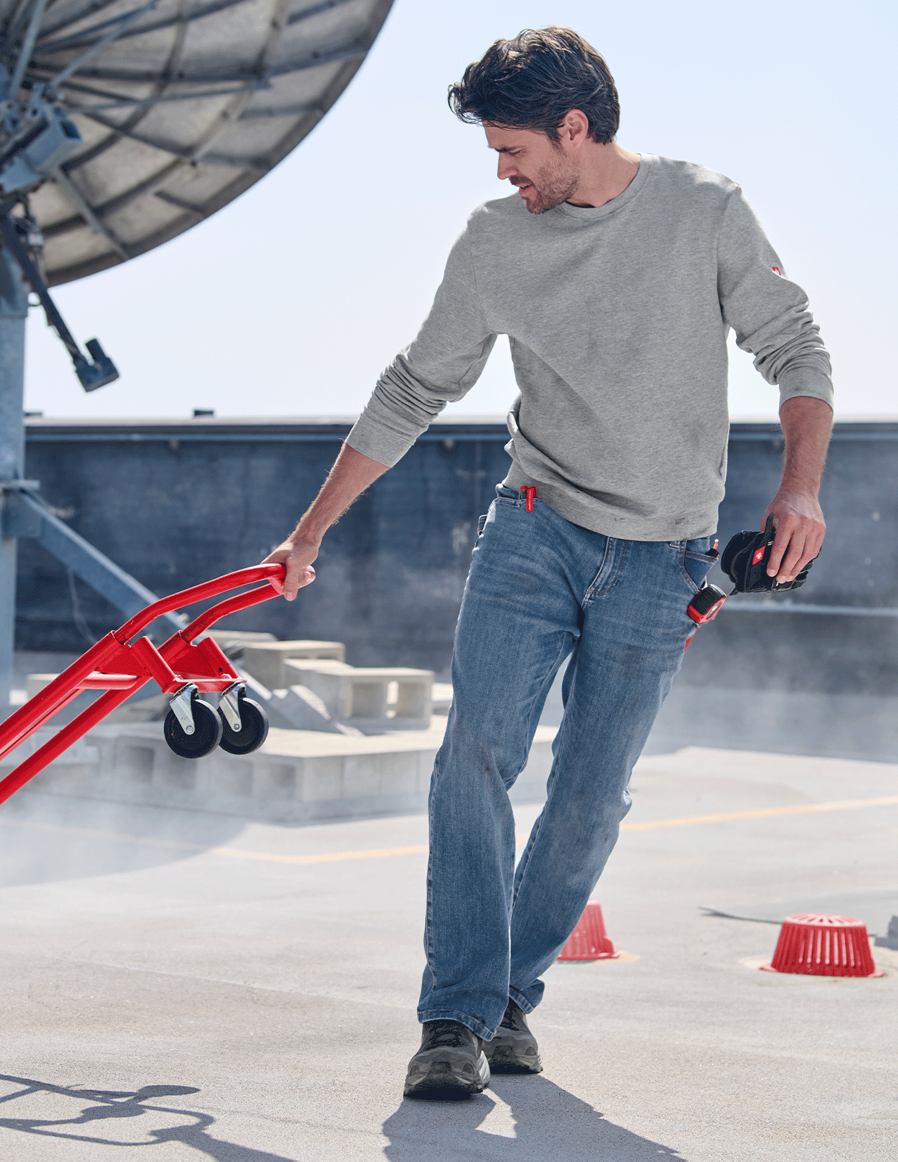 Lifestyle image of Power Denim 5-Pocket Jeans in stonewashed