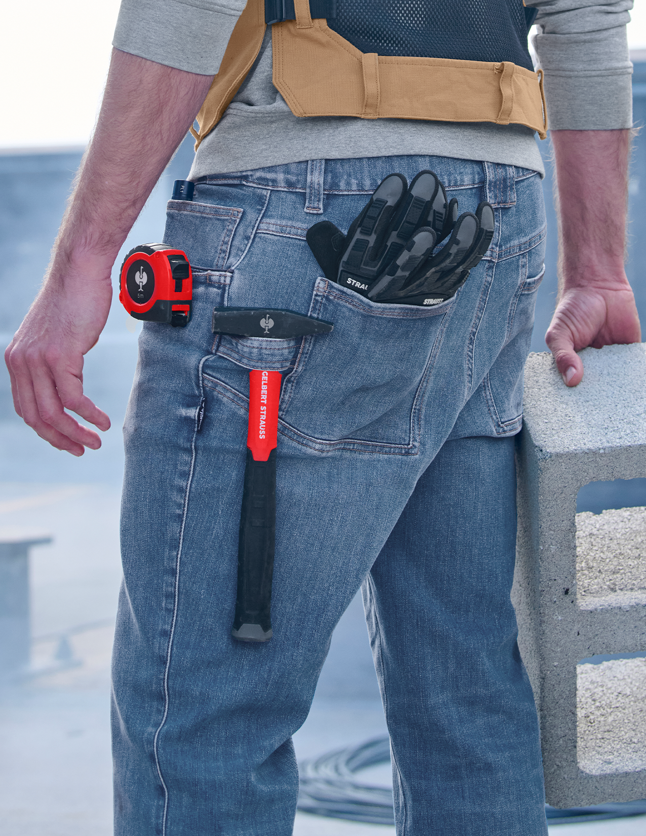 Lifestyle image of Power Denim 5-Pocket Jeans in stonewashed