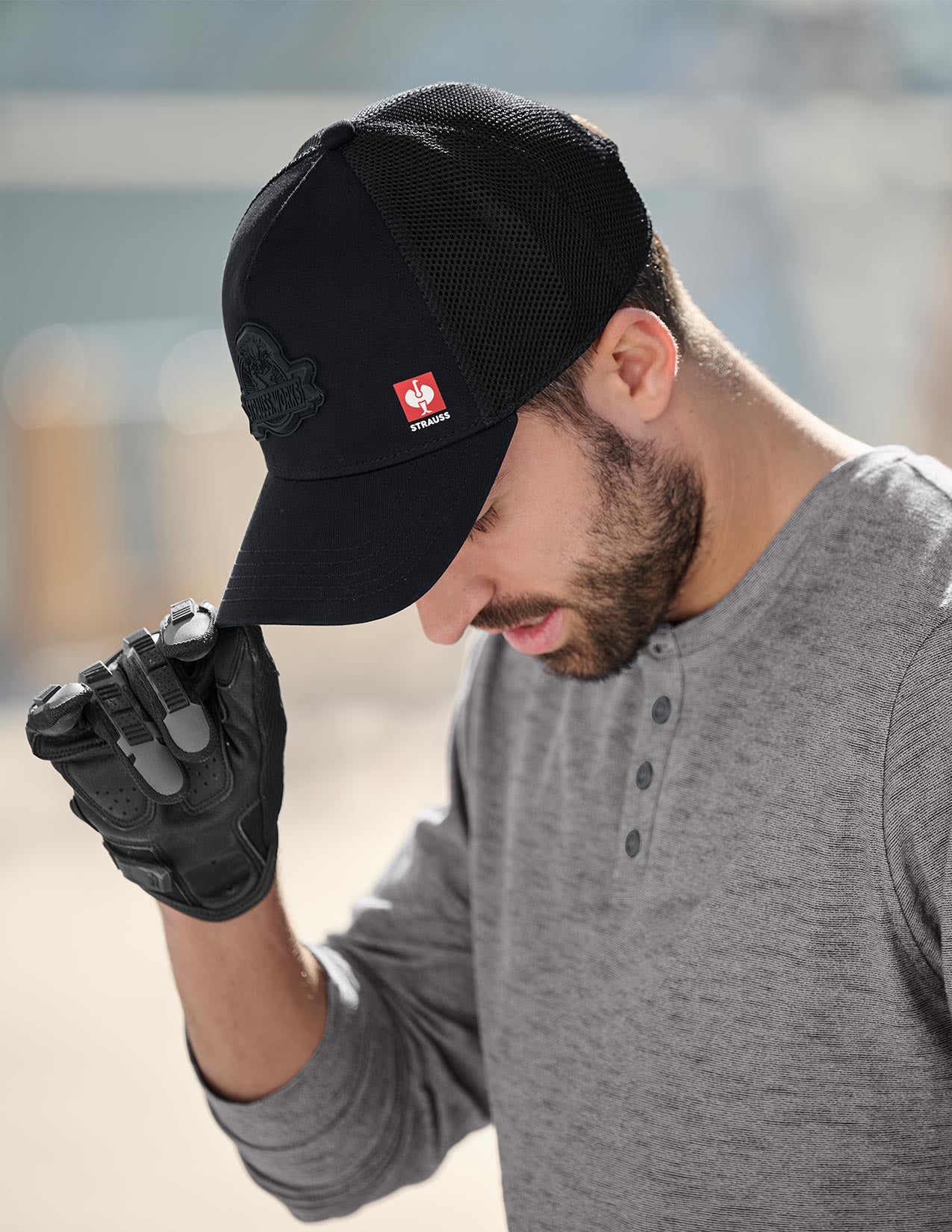 Lifestyle image of Trucker Hat strauss workwear in black