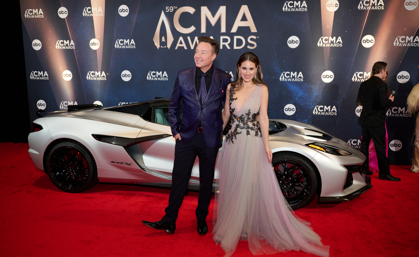 Henning Strauss with his wife on the red carpet at the CMA Awards