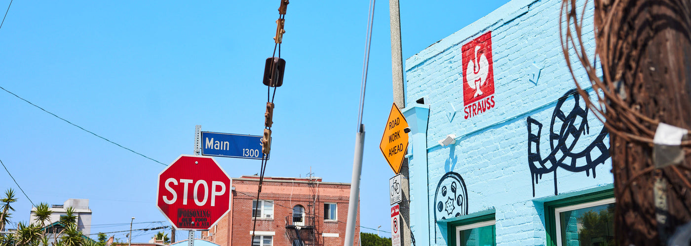 STRAUSS LA Pop-Up Store from the outside with the mural of Jules Muck