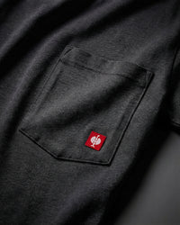Close-up of the black STRAUSS Pocket T-Shirt e.s.iconic chest pocket with STRAUSS ostrich logo