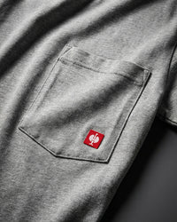 Close-up of the gray melange STRAUSS Pocket T-Shirt e.s.iconic chest pocket with STRAUSS ostrich logo
