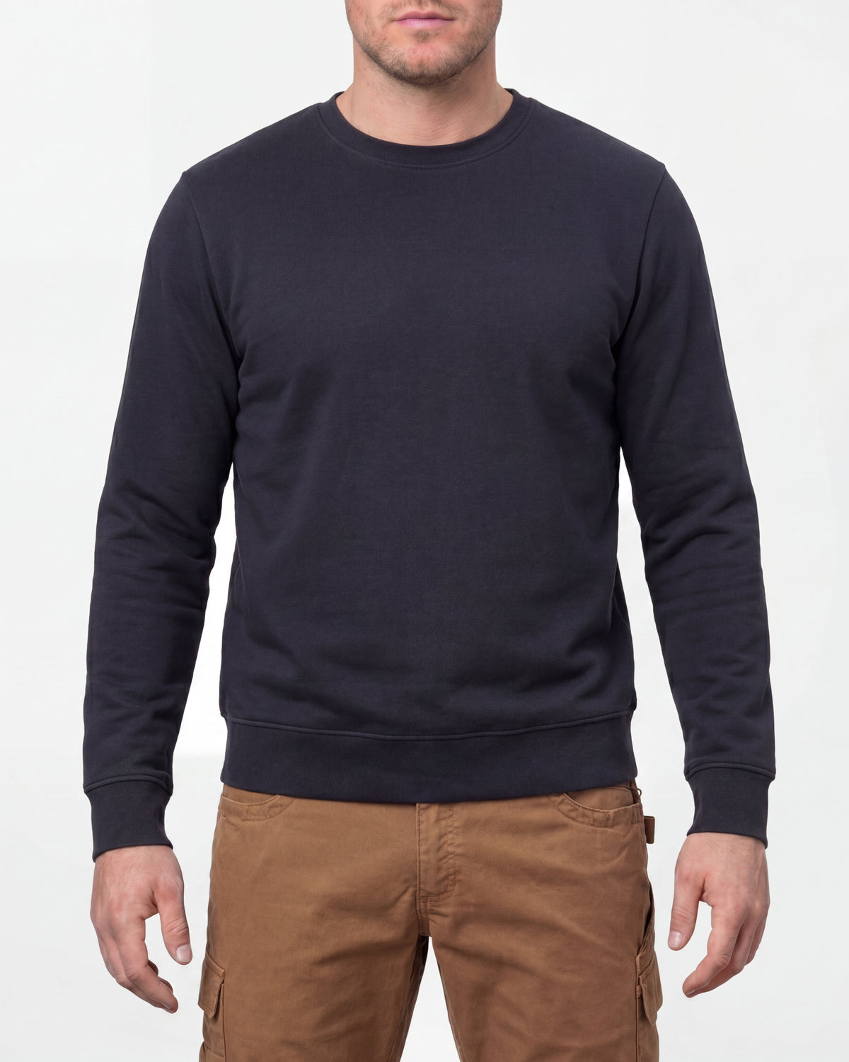 STRAUSS e.s.iconic crew neck sweatshirt in nero blue, worn by model, front view