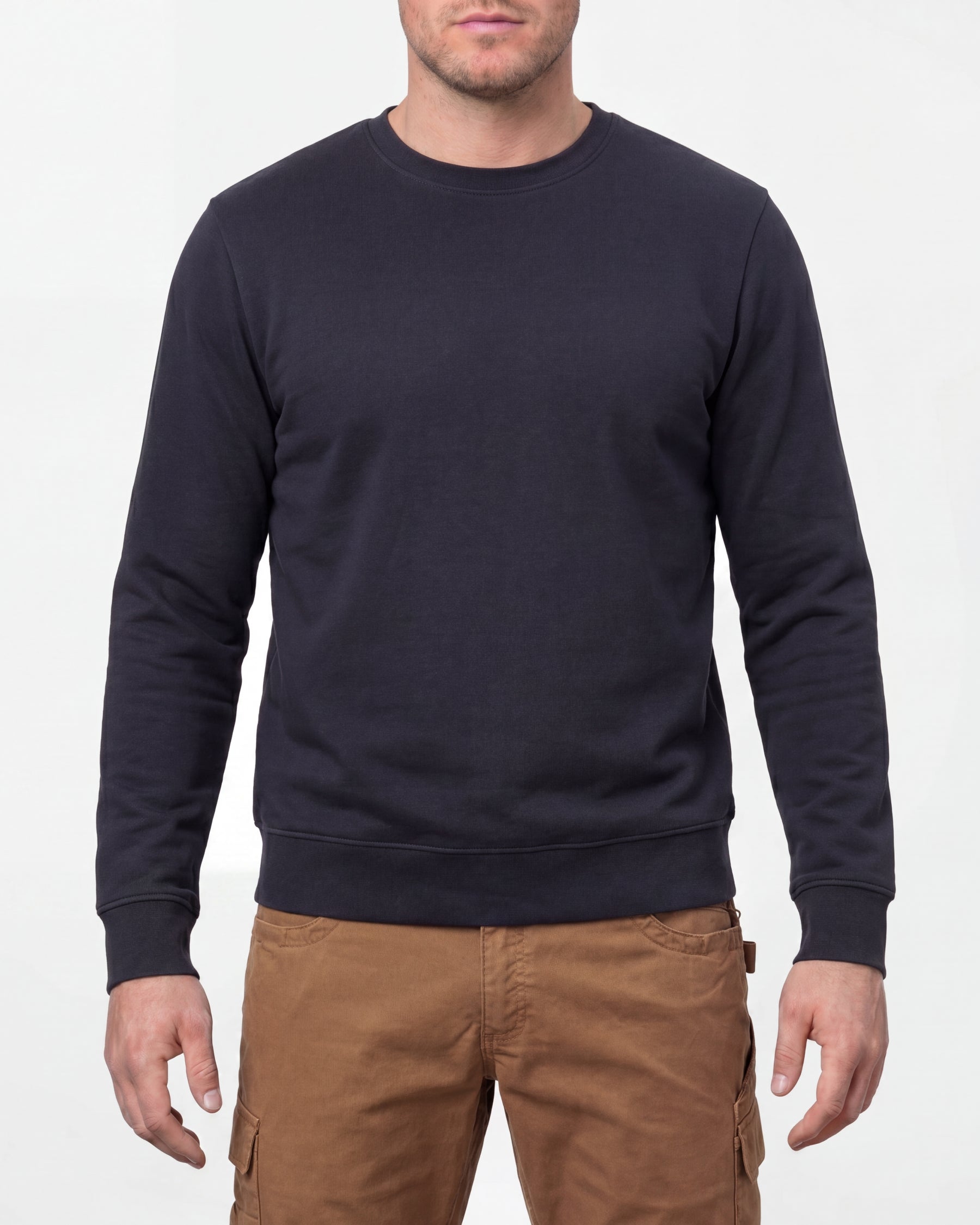 STRAUSS e.s.iconic crew neck sweatshirt in nero blue, worn by model, front view