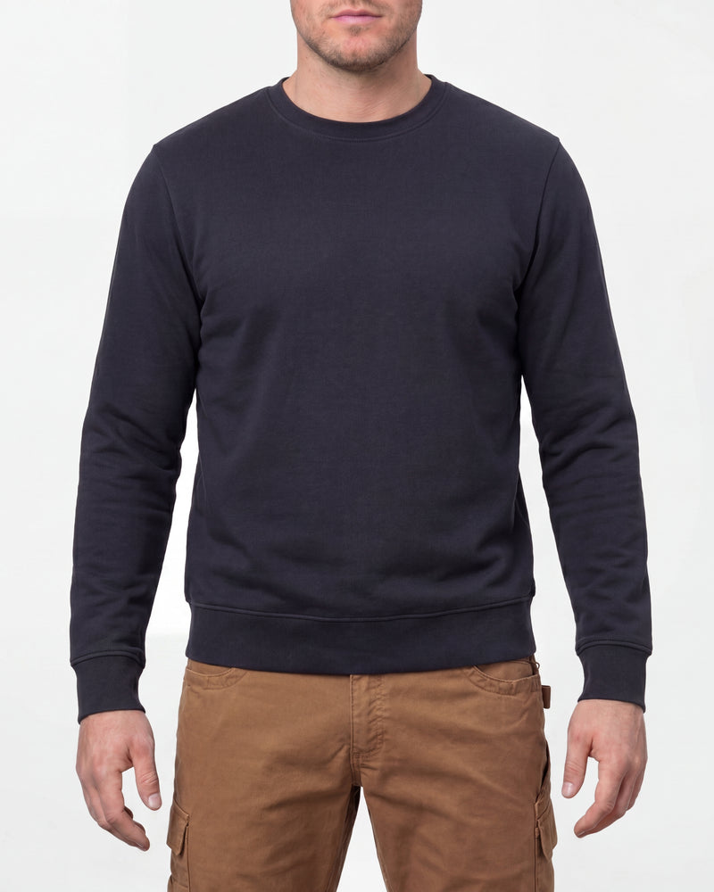 STRAUSS e.s.iconic crew neck sweatshirt in nero blue, worn by model, front view