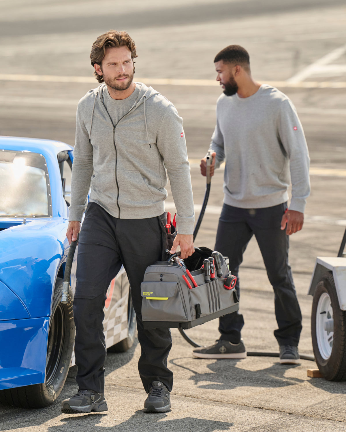 STRAUSS e.s.iconic full-zip hoodie in gray melange, worn in workwear outfit