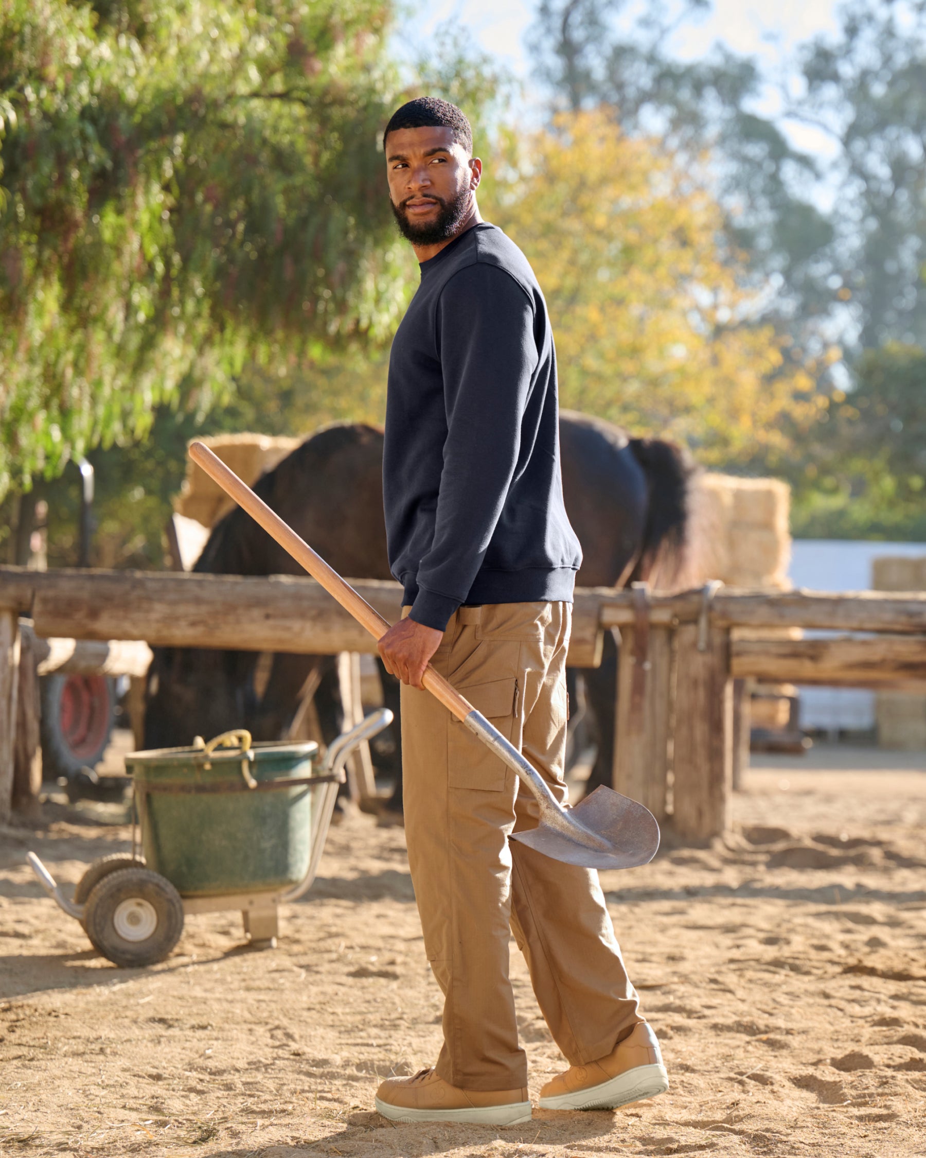 STRAUSS cotton-poly crew neck sweatshirt in nero blue, worn in workwear outfit