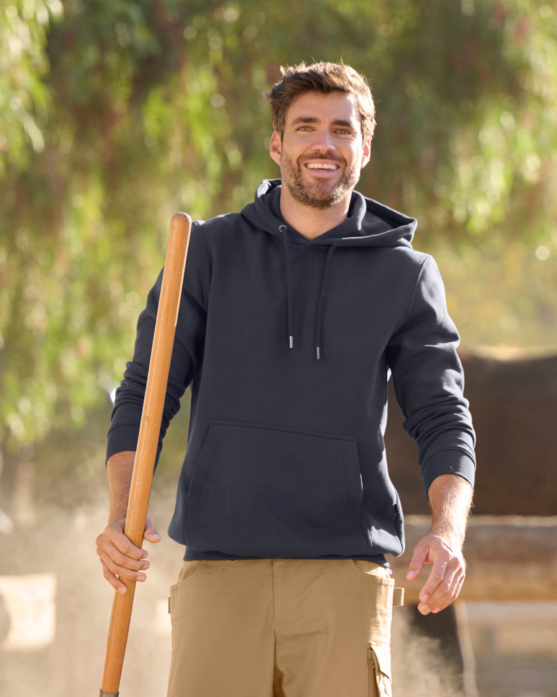 STRAUSS cotton-poly hoodie in nero blue, worn in workwear outfit