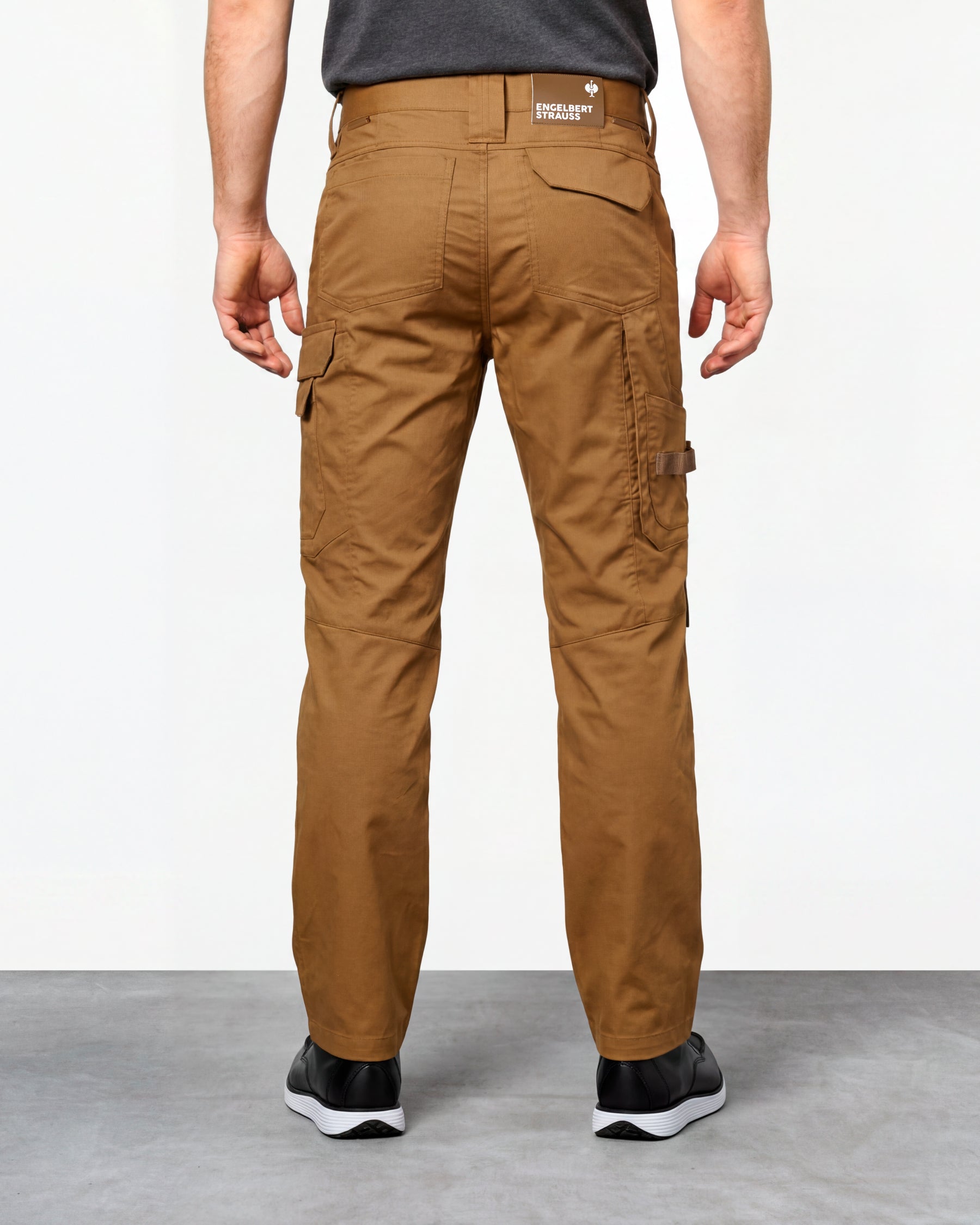 Work Pants e.s.concrete light in desert brown worn by a model, rear view