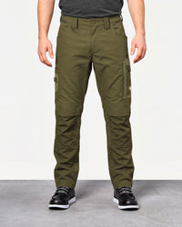 Work Pants e.s.concrete light in mud green and stipa green worn by a model, front view