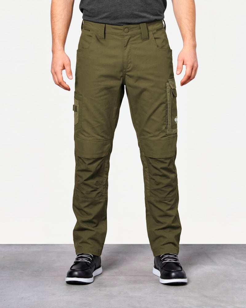 Work Pants e.s.concrete light in mud green and stipa green worn by a model, front view