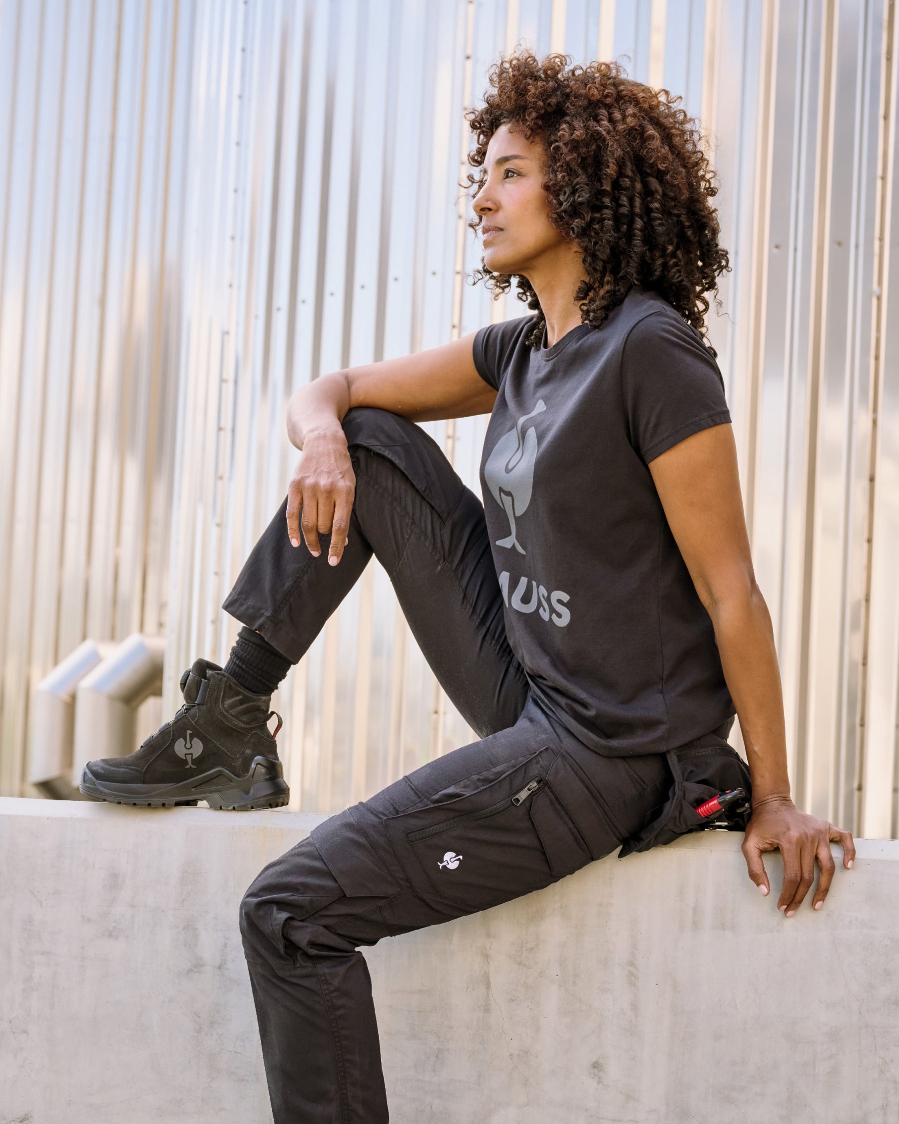 Lifestyle view of Women's Work Pants e.s.concrete light in black during work
