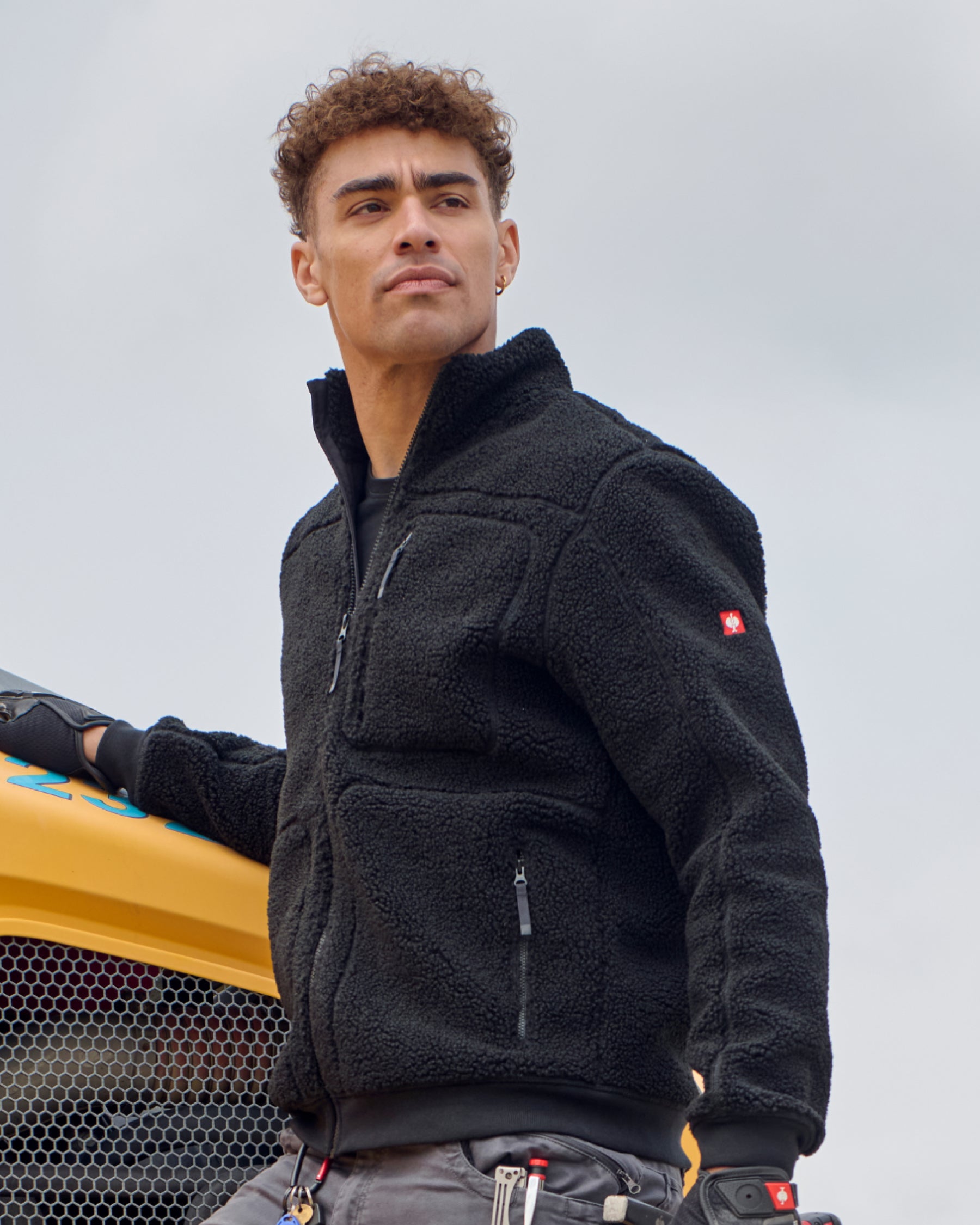 STRAUSS e.s.e:pic sherpa fleece jacket in black worn in a work setting