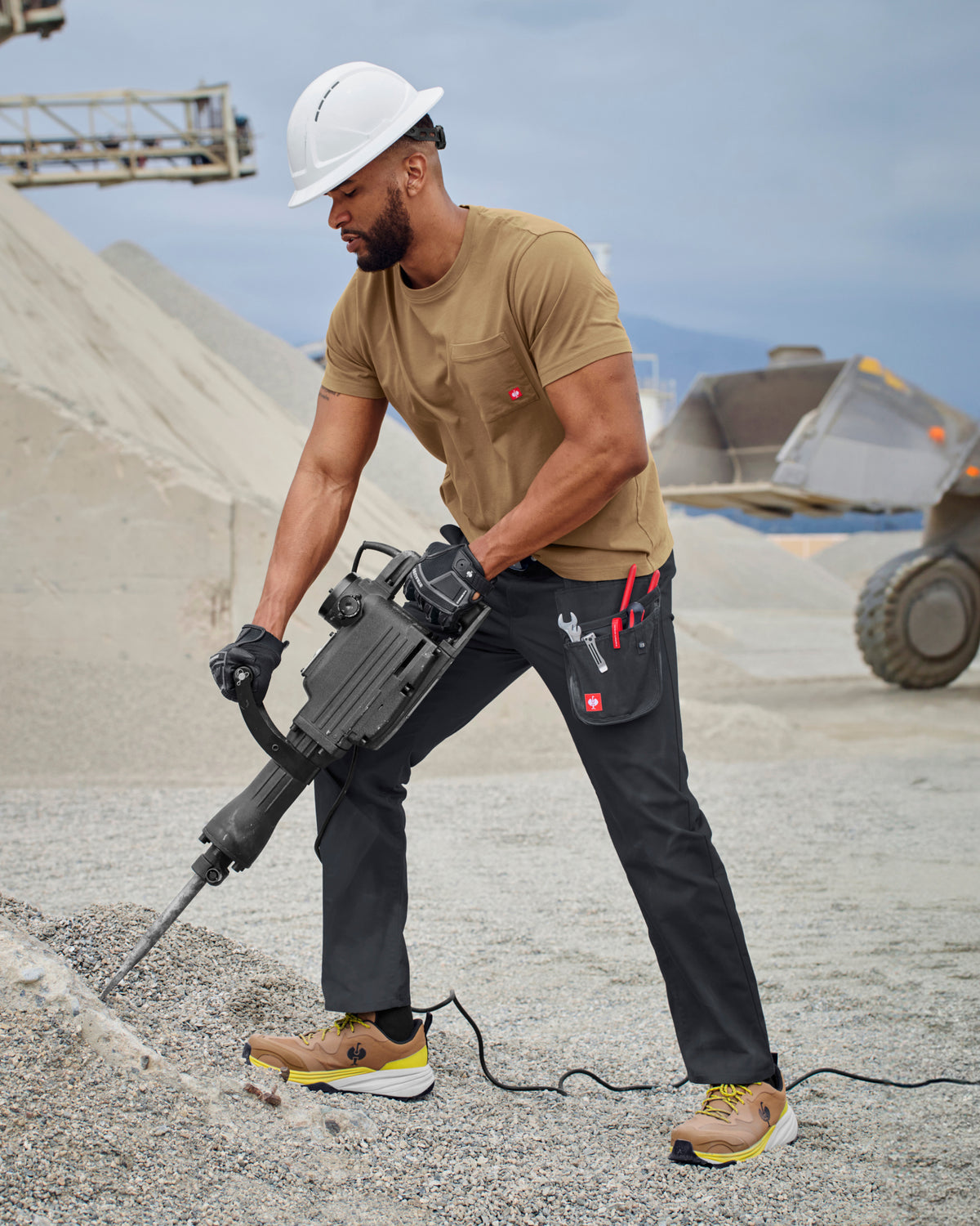Chino Pants e.s.e:pic in black in use, showing fit and movement
