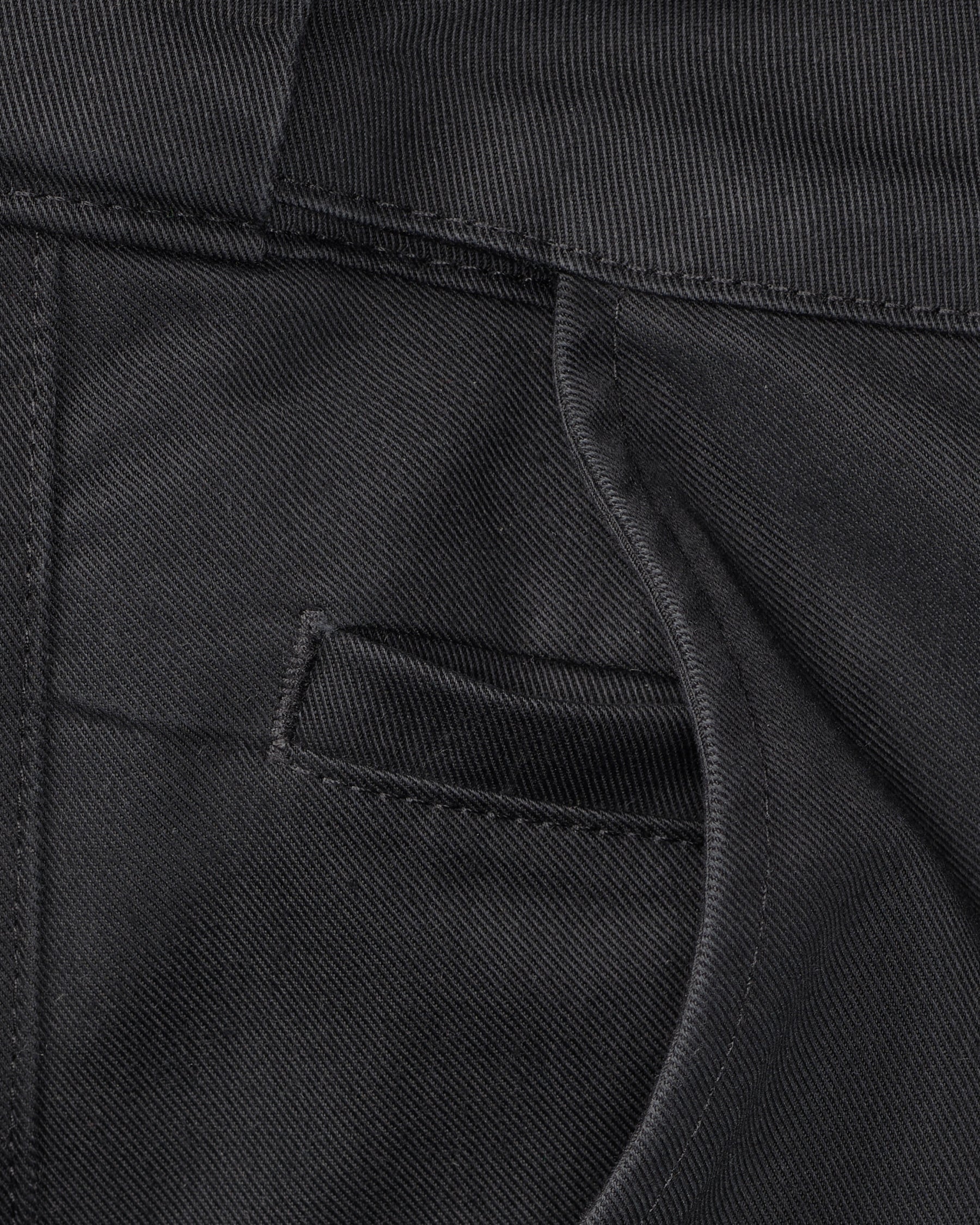 Close-up of chino fabric and seams on Chino Pants e.s.e:pic in black