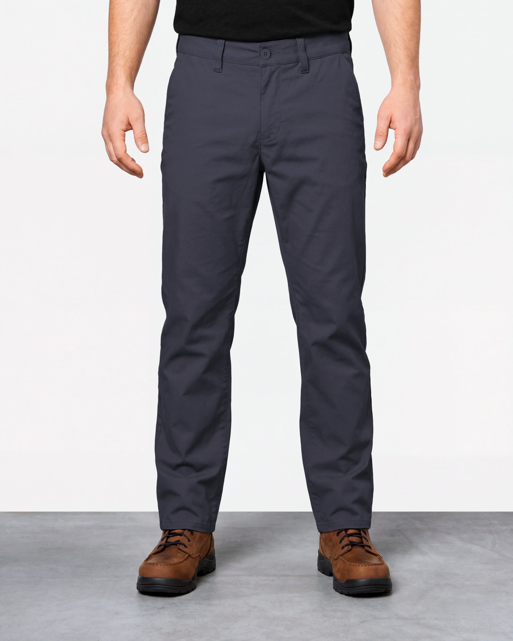 Chino Pants e.s.e:pic in nero blue worn by a model, front view