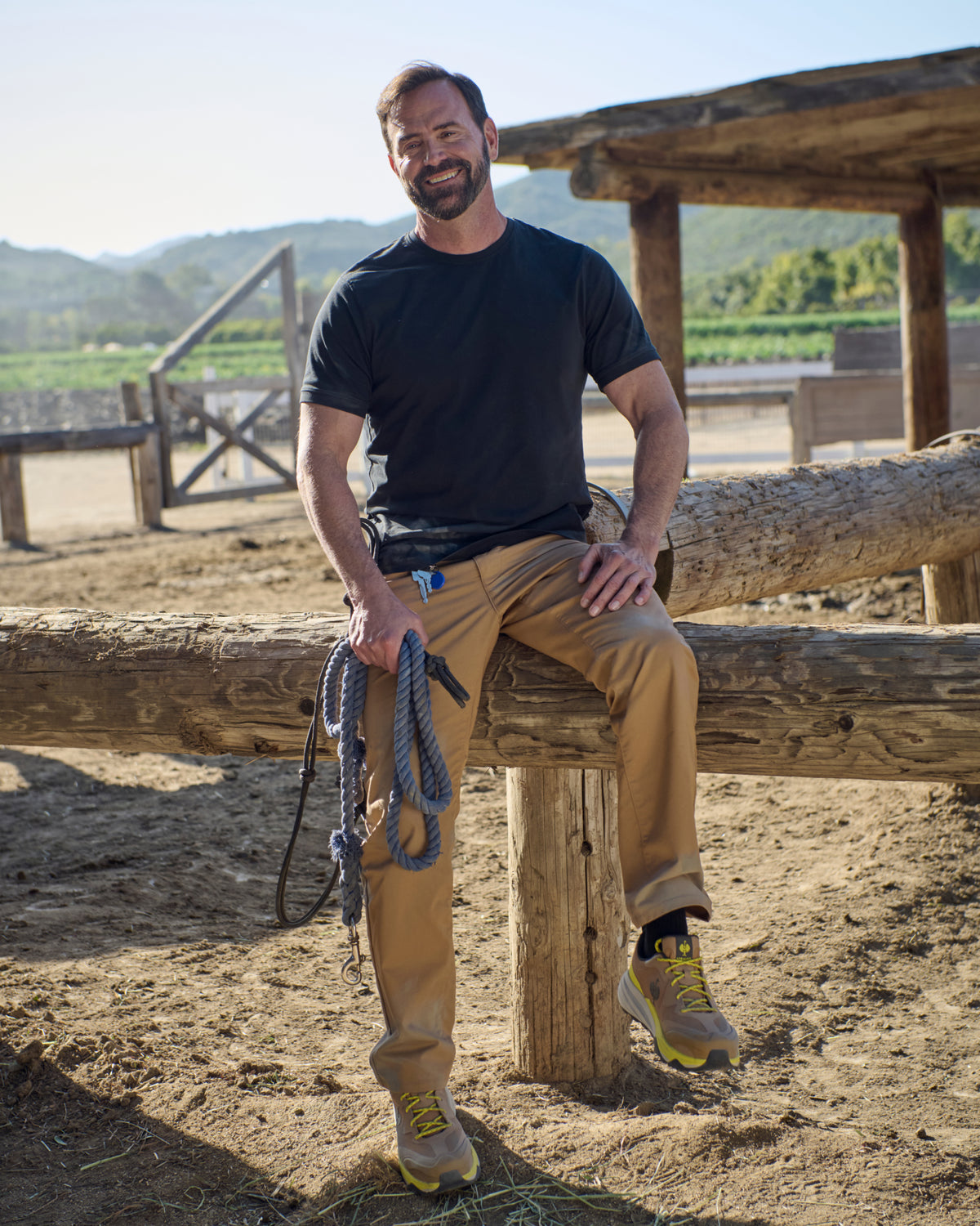 Chino Pants e.s.e:pic in almond brown in use, showing fit and movement