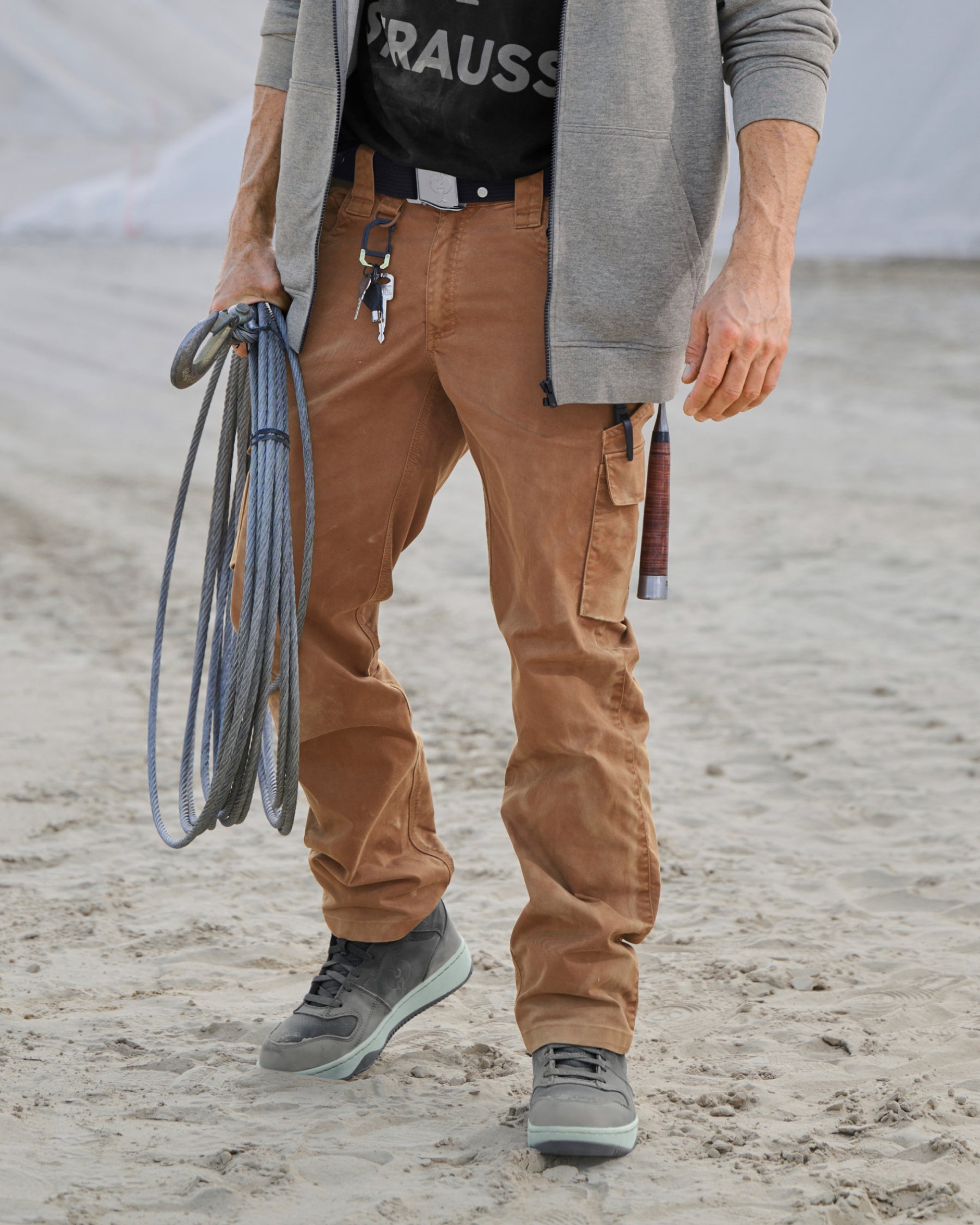 Twill Cargo Work Pants e.s.e:pic in almond brown worn in a work setting