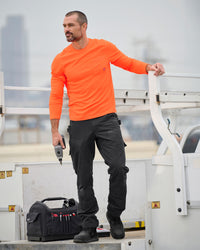 Double Front Twill Cargo Work Pants e.s.e:pic in black in use, showing fit and movement