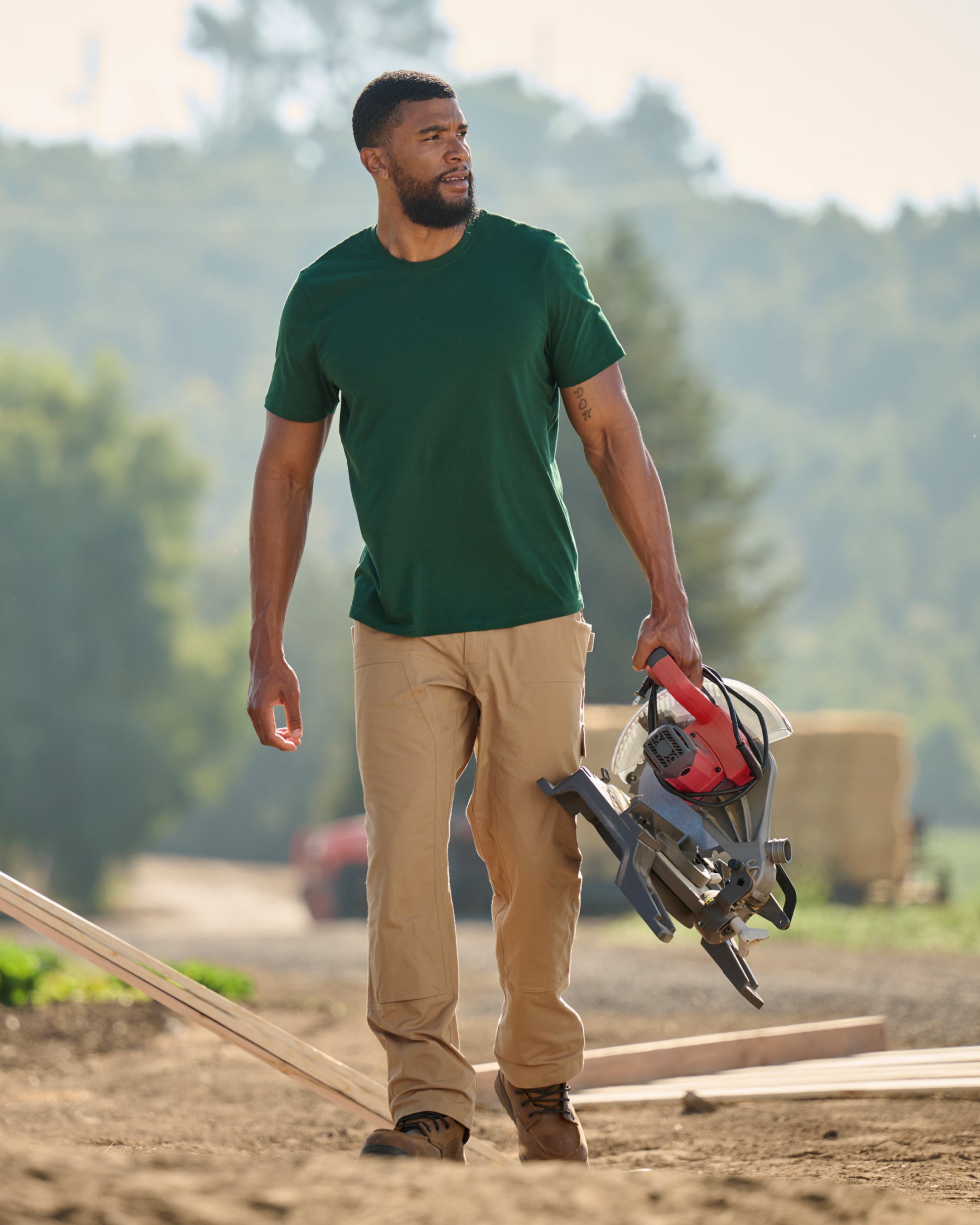 Double Front Ripstop Cargo Work Pants e.s.e:pic in almond brown in use, showing fit and movement